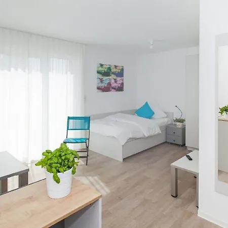 Spreepolis Boardinghaus 3*